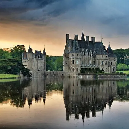 De La Bretesche *