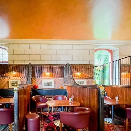 布赖特斯彻小屋酒店 *